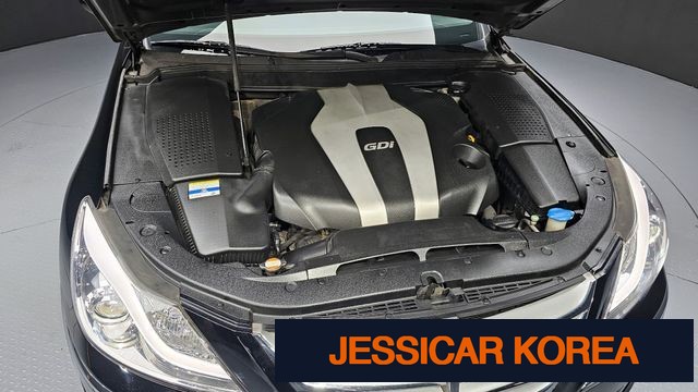 2012 Hyundai Genesis - Thumbnail 13