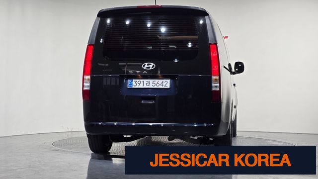 2025 Hyundai Staria - Thumbnail 2