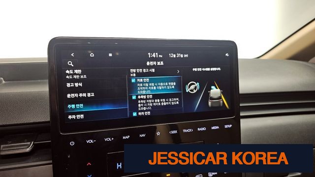 2025 Hyundai Staria - Thumbnail 3