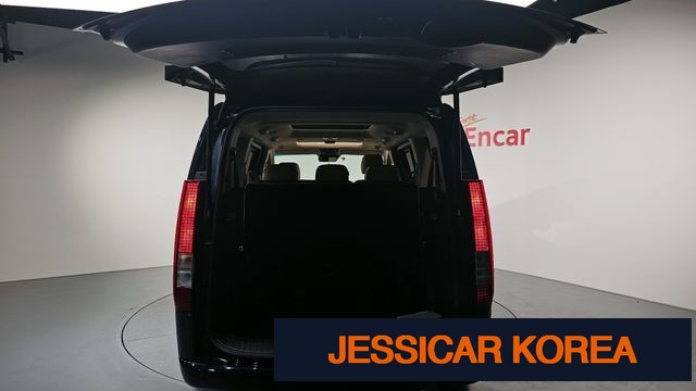2025 Hyundai Staria - Thumbnail 4