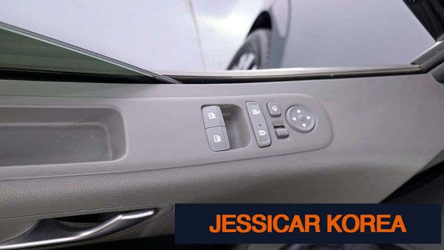 2022 Hyundai Staria - Thumbnail 3