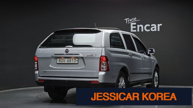 2015 KG Mobility Korando Sports - Thumbnail 2