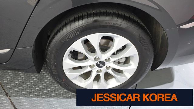 2022 Kia K8 - Thumbnail 10