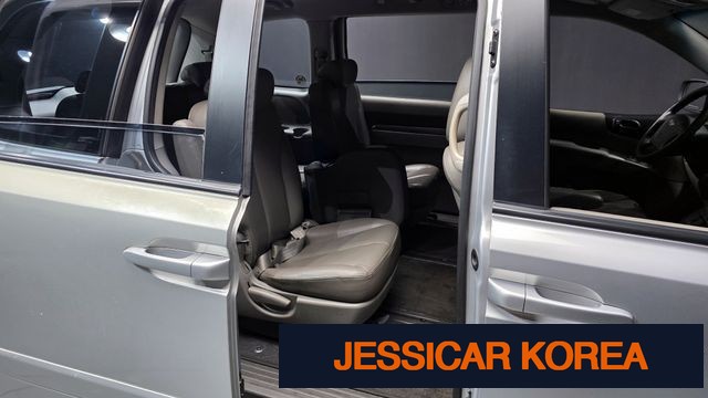 2010 Kia Carnival R - Thumbnail 3