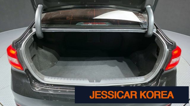 2016 Hyundai LF Sonata - Thumbnail 11
