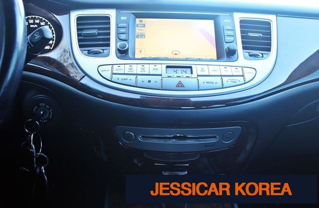 2010 Hyundai Genesis - Thumbnail 17