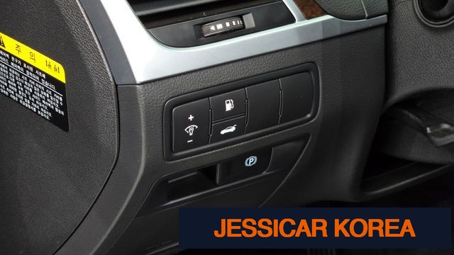 2016 Hyundai Genesis DH - Thumbnail 4