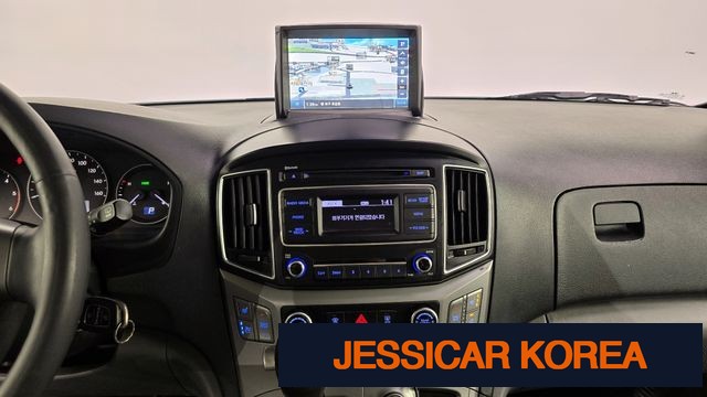 2017 Hyundai Grand Starex - Thumbnail 4