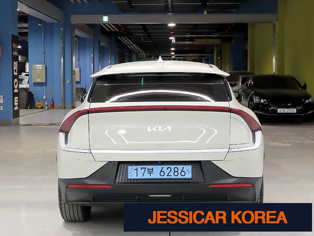 2022 Kia EV6 - Thumbnail 8