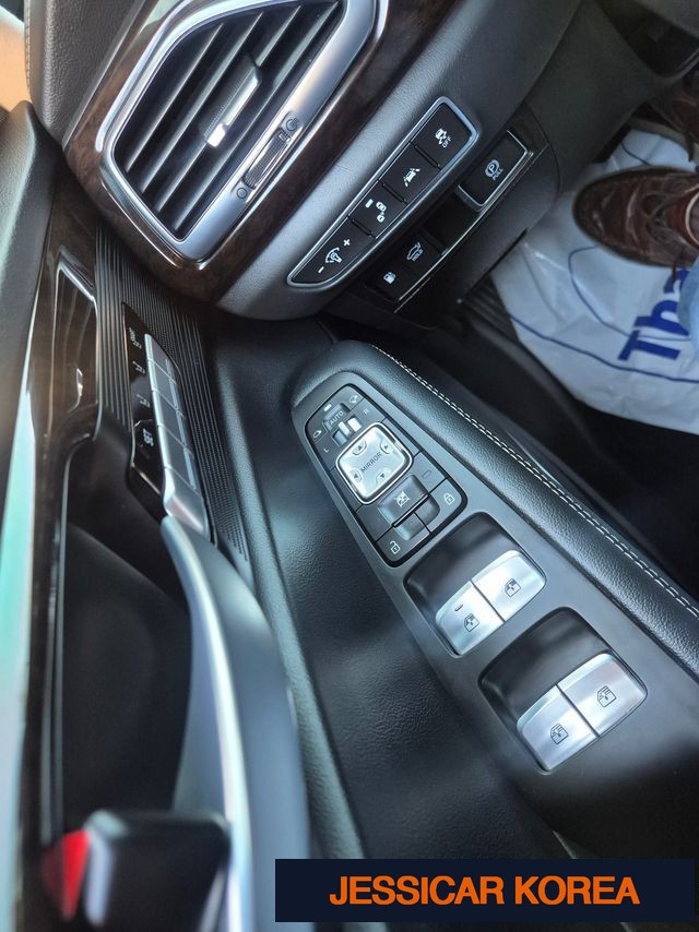 2020 Genesis G90 - Thumbnail 18
