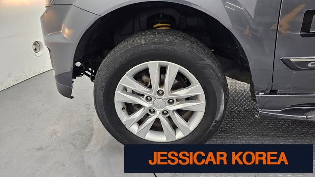 2012 KG Mobility Korando Sports - Thumbnail 3
