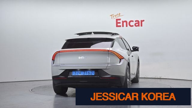 2022 Kia EV6 - Thumbnail 8