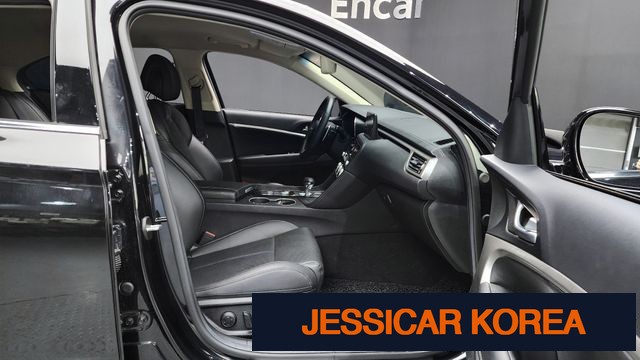 2023 Genesis The New G70 Shooting Brake - Thumbnail 8