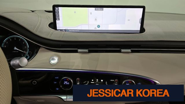 2023 Genesis GV70 - Thumbnail 12