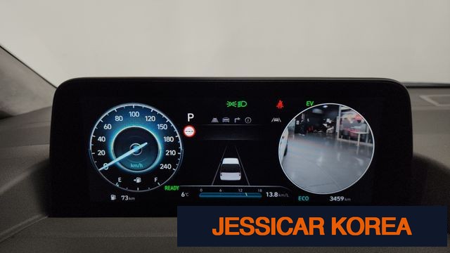 2025 Hyundai Staria - Thumbnail 2