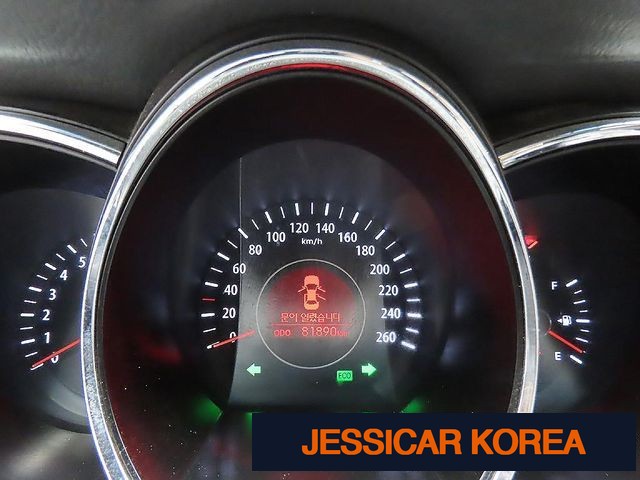 2011 Kia K5 - Thumbnail 11