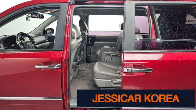 2013 Kia Carnival R - Thumbnail 2