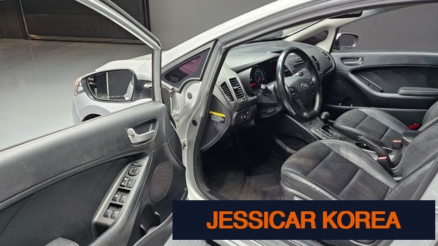 2015 Kia K3 - Thumbnail 2