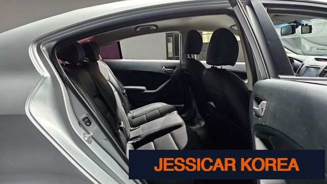2015 Kia K3 - Thumbnail 13