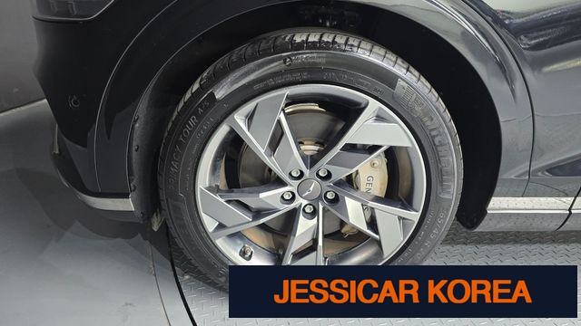 2022 Genesis Electrified GV70 - Thumbnail 5