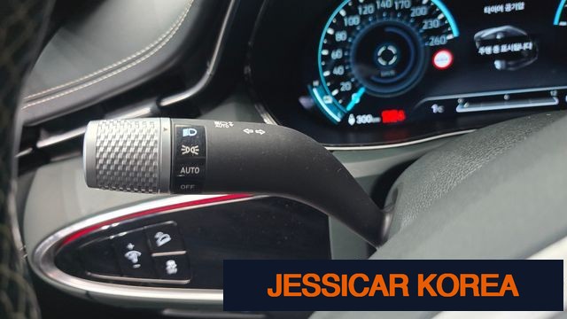 2022 Genesis Electrified GV70 - Thumbnail 18
