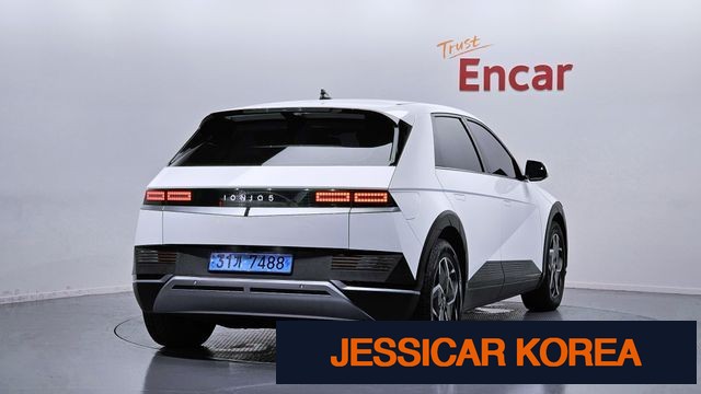 2022 Hyundai Ioniq 5 - Thumbnail 2