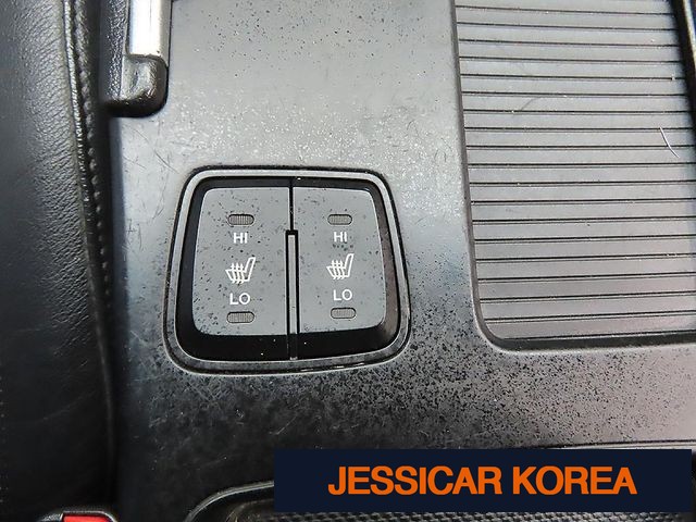 2011 Hyundai YF Sonata - Thumbnail 2