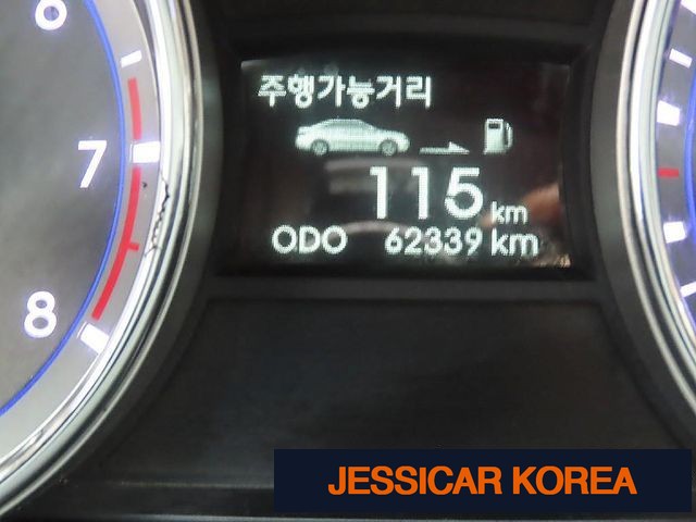 2011 Hyundai YF Sonata - Thumbnail 3