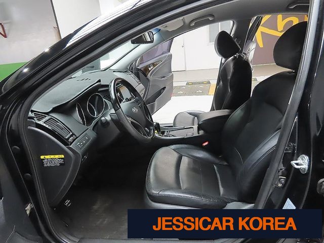 2011 Hyundai YF Sonata - Thumbnail 7