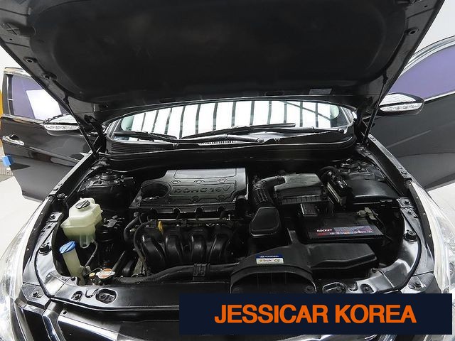2011 Hyundai YF Sonata - Thumbnail 9