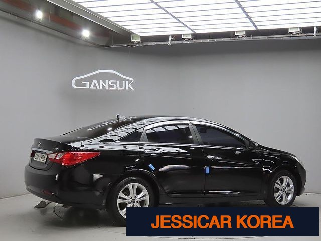 2011 Hyundai YF Sonata - Thumbnail 12