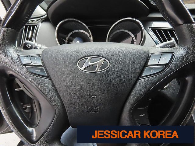 2011 Hyundai YF Sonata - Thumbnail 19