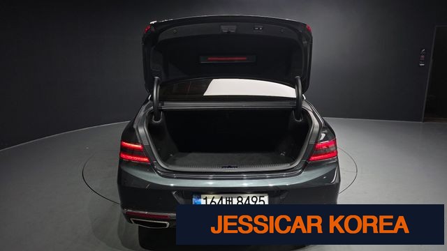 2021 Genesis G90 - Thumbnail 11