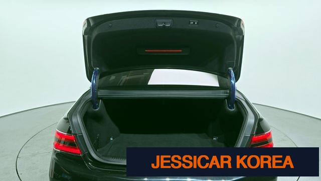 2019 Genesis G90 - Thumbnail 11
