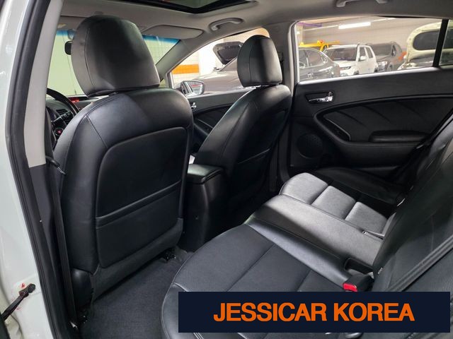 2013 Kia K3 - Thumbnail 11