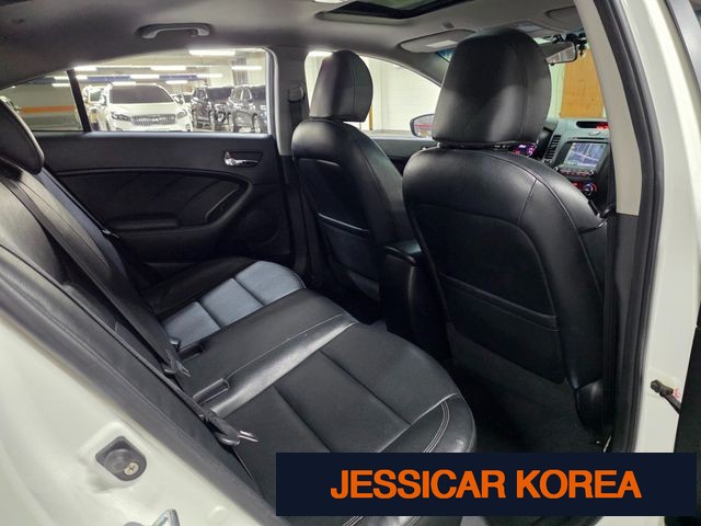 2013 Kia K3 - Thumbnail 12