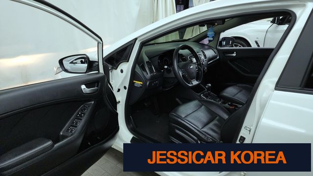 2016 Kia The New K3 - Thumbnail 8
