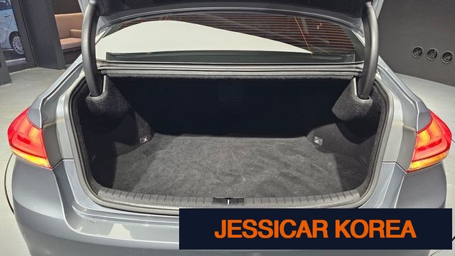 2016 Hyundai Genesis DH - Thumbnail 6