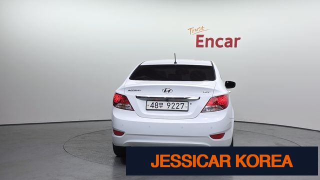 2012 Hyundai Accent (new model) - Thumbnail 2