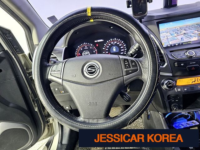2014 KG Mobility New Korando C - Thumbnail 5