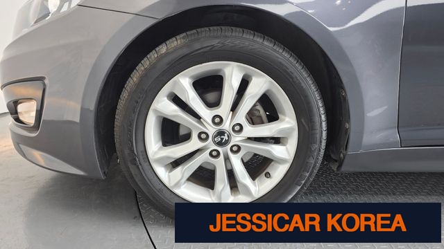 2011 Kia K5 - Thumbnail 4