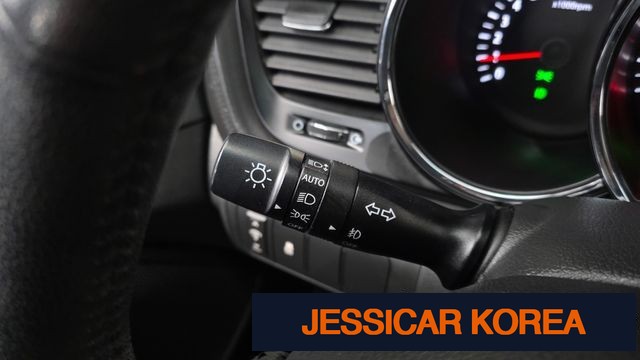 2011 Kia K5 - Thumbnail 11