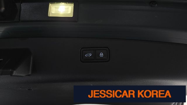 2021 Genesis GV70 - Thumbnail 17