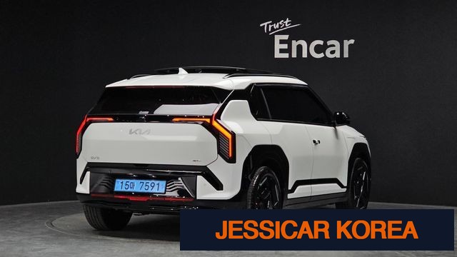 2026 Kia EV3 - Thumbnail 3