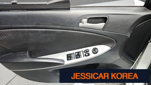 2011 Hyundai Accent (new model) - Thumbnail 14