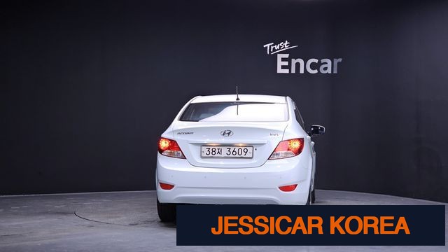 2011 Hyundai Accent (new model) - Thumbnail 18