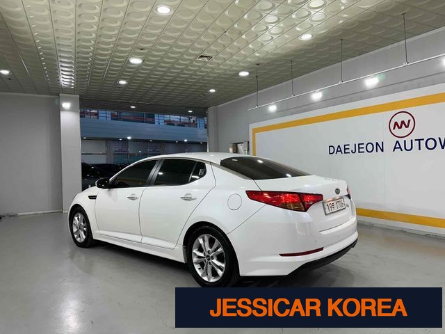 2011 Kia K5 - Thumbnail 2