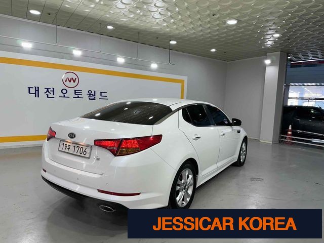 2011 Kia K5 - Thumbnail 8