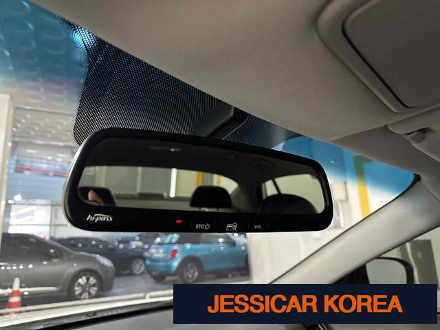 2011 Kia K5 - Thumbnail 9