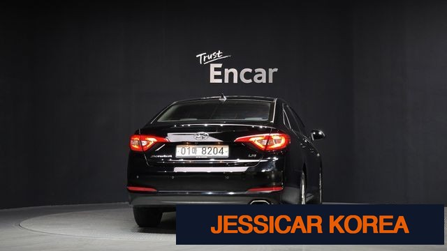 2015 Hyundai LF Sonata - Thumbnail 2